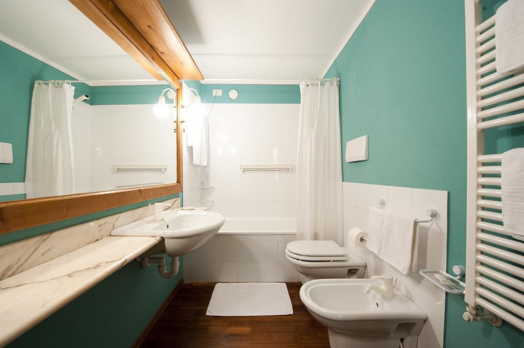 Holidays Dolomiti Apartment Resort Карисоло Екстериор снимка