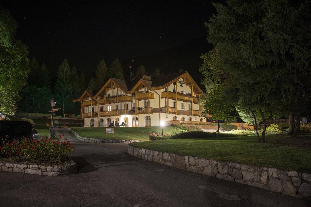 Holidays Dolomiti Apartment Resort Карисоло Екстериор снимка