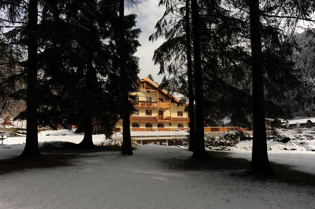 Holidays Dolomiti Apartment Resort Карисоло Екстериор снимка
