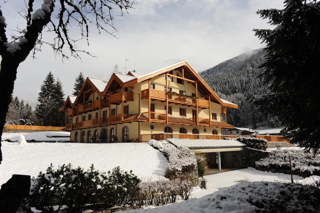 Holidays Dolomiti Apartment Resort Карисоло Екстериор снимка