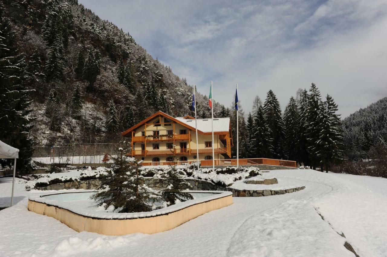 Holidays Dolomiti Apartment Resort Карисоло Екстериор снимка